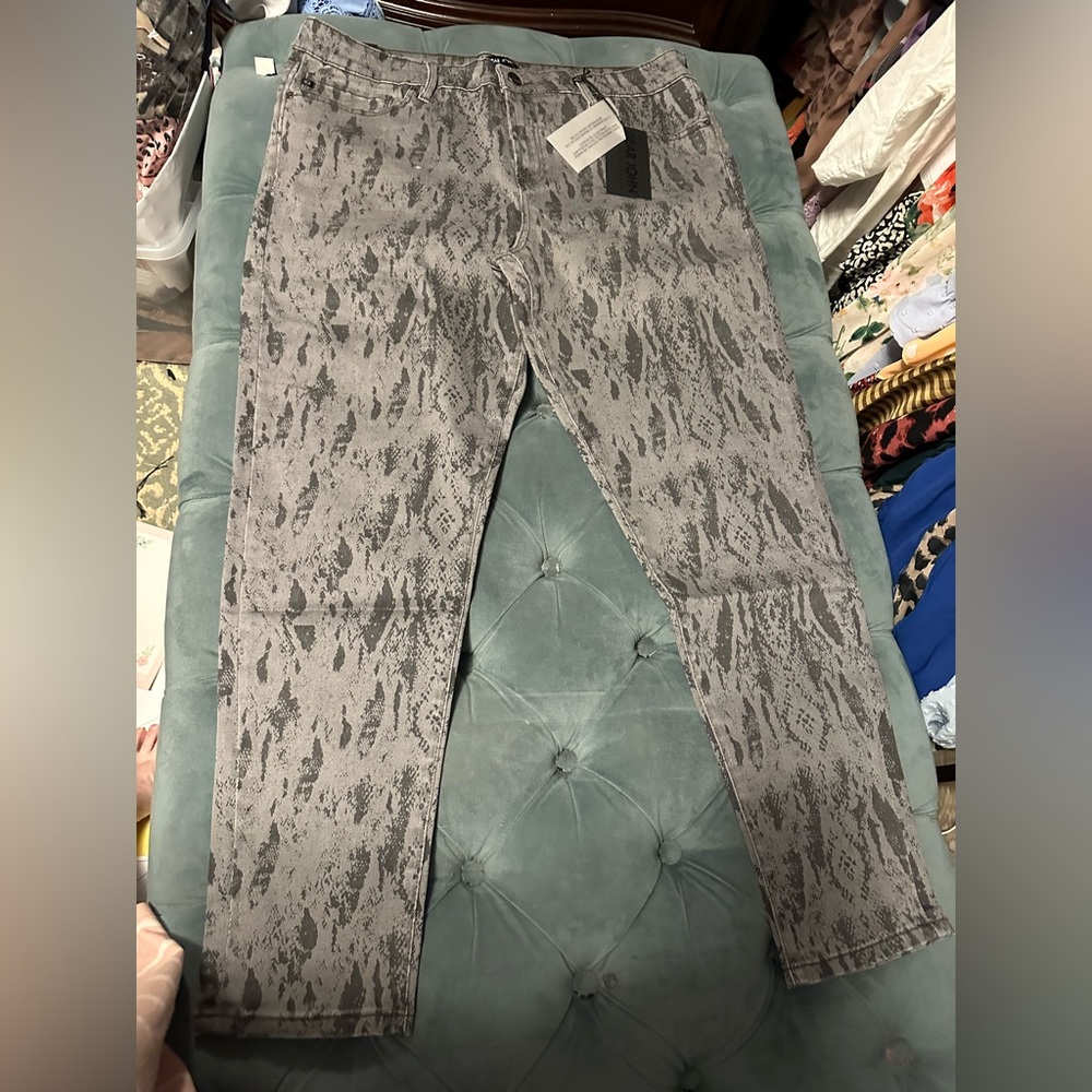 NWT Dear John Skinny’s size 33 reptile print